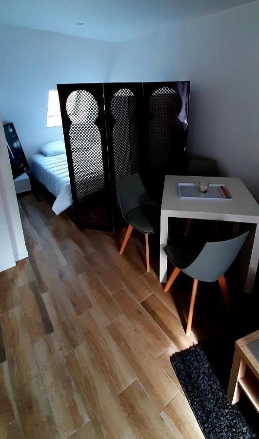 Charmant Studio Au Coeur De Sens Apartment Exterior photo